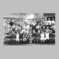 001-0120 Klassenfoto ca. um 1931 mit Lehrer Horlitz.jpg